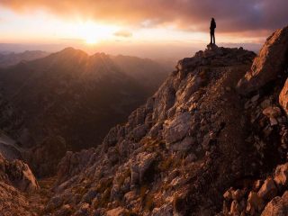 karadağ dağlarında spor aktivieleri, tırmanışlar ve trekkingler